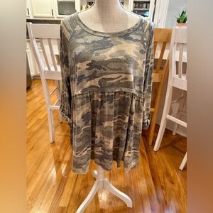 Lovely J. Green and cream long sleeve camouflage tunic doll top